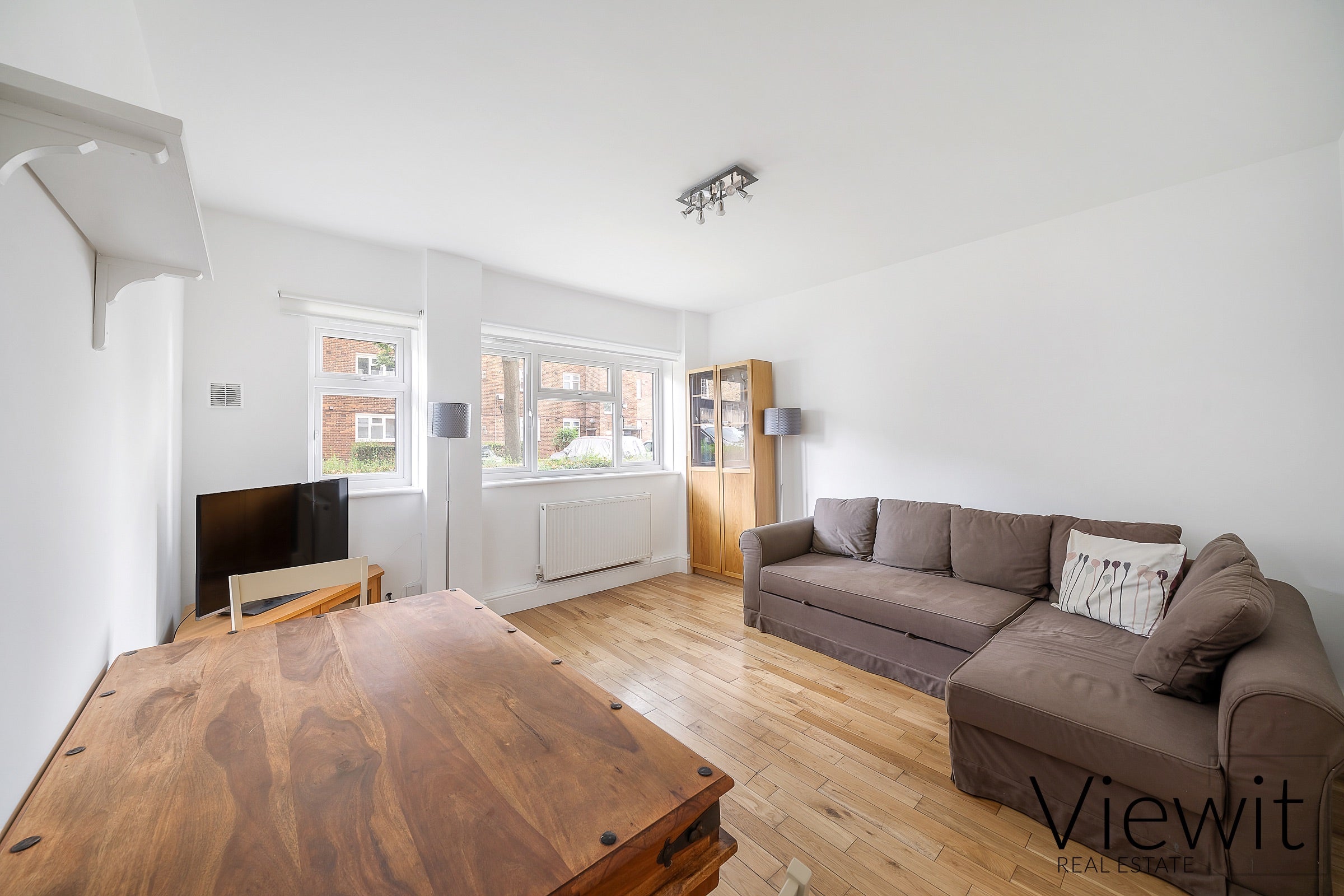 Flat Wyvil Road in Greater London