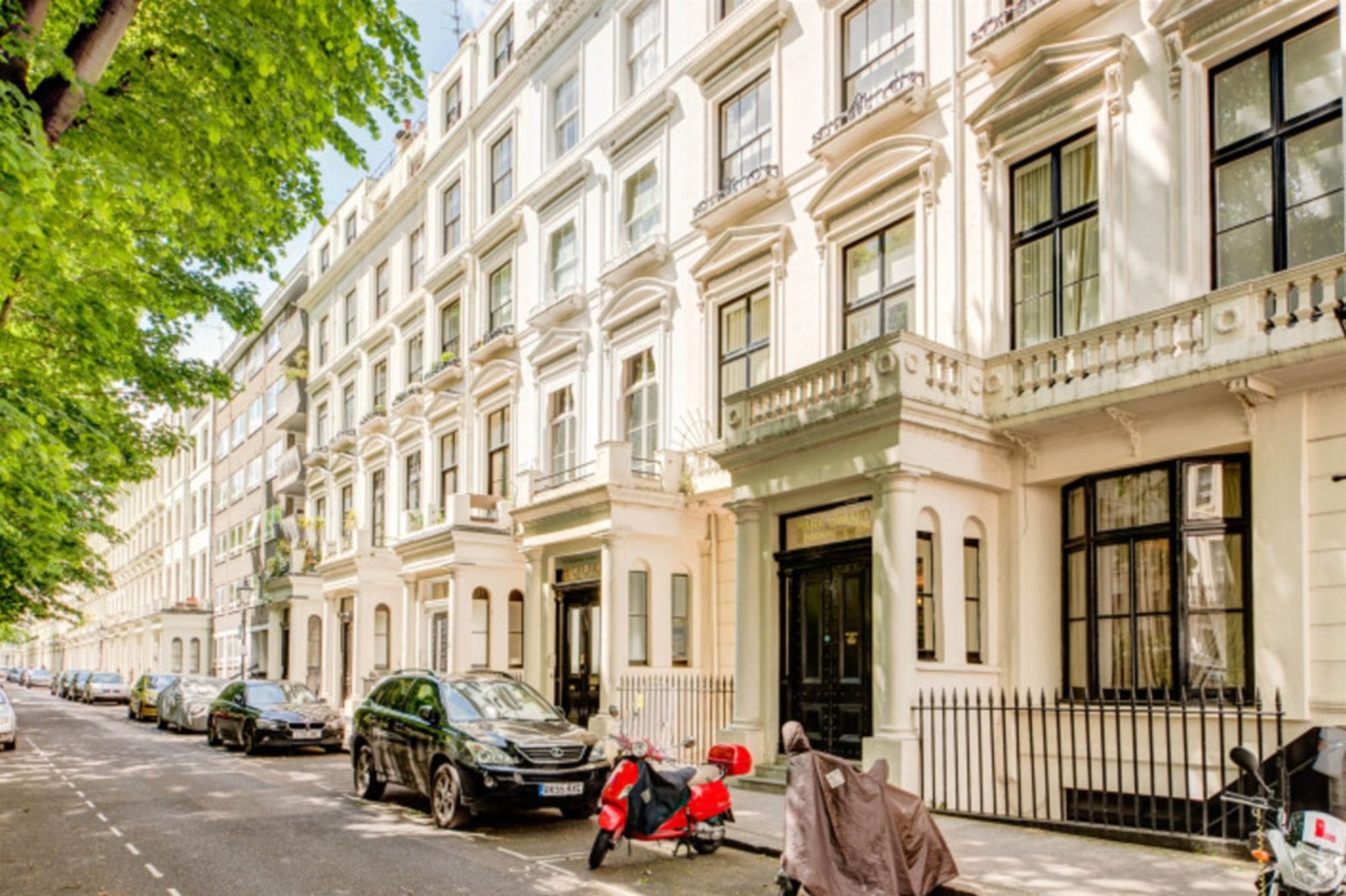 Flat Queen's Gardens in City of Westminster