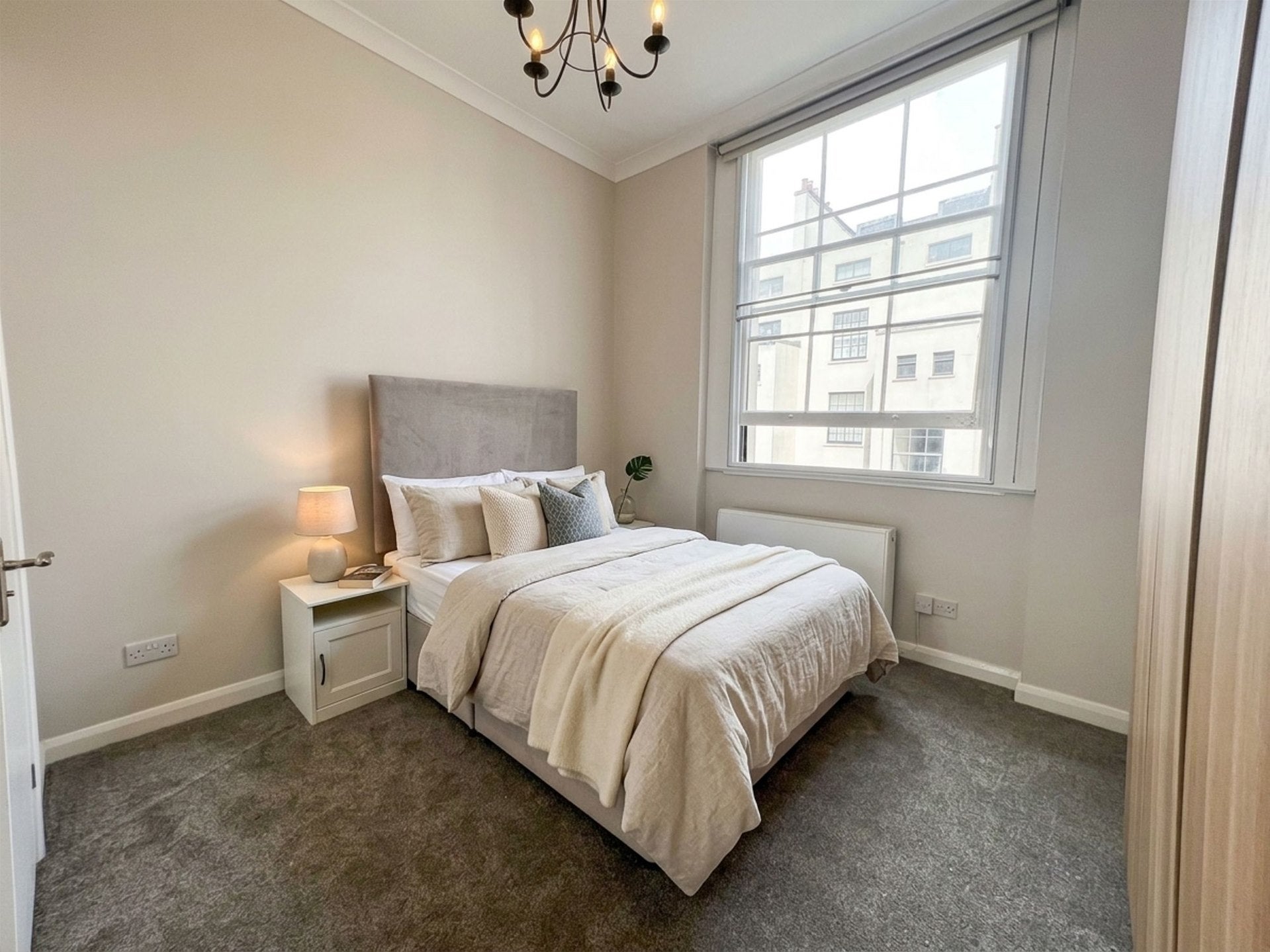 Flat Queen's Gardens in City of Westminster