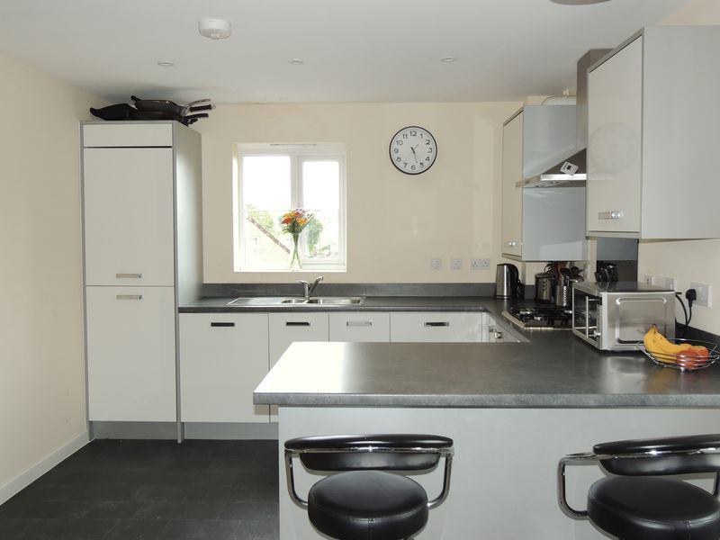 Flat Mallard Close in Bristol