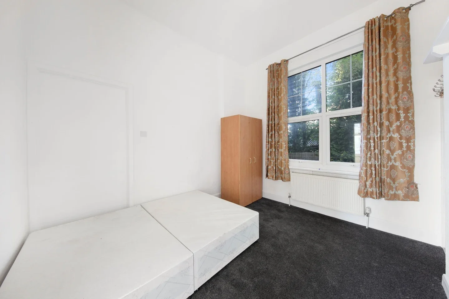 Flat London Road in Greater London