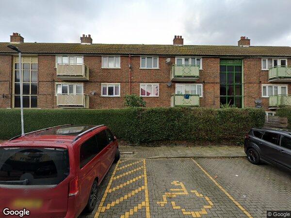 Flat Thorne Close in Greater London