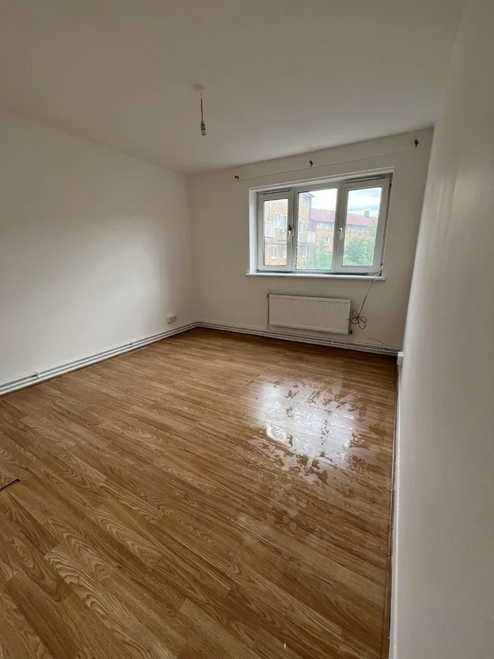 Flat Thorne Close in Greater London