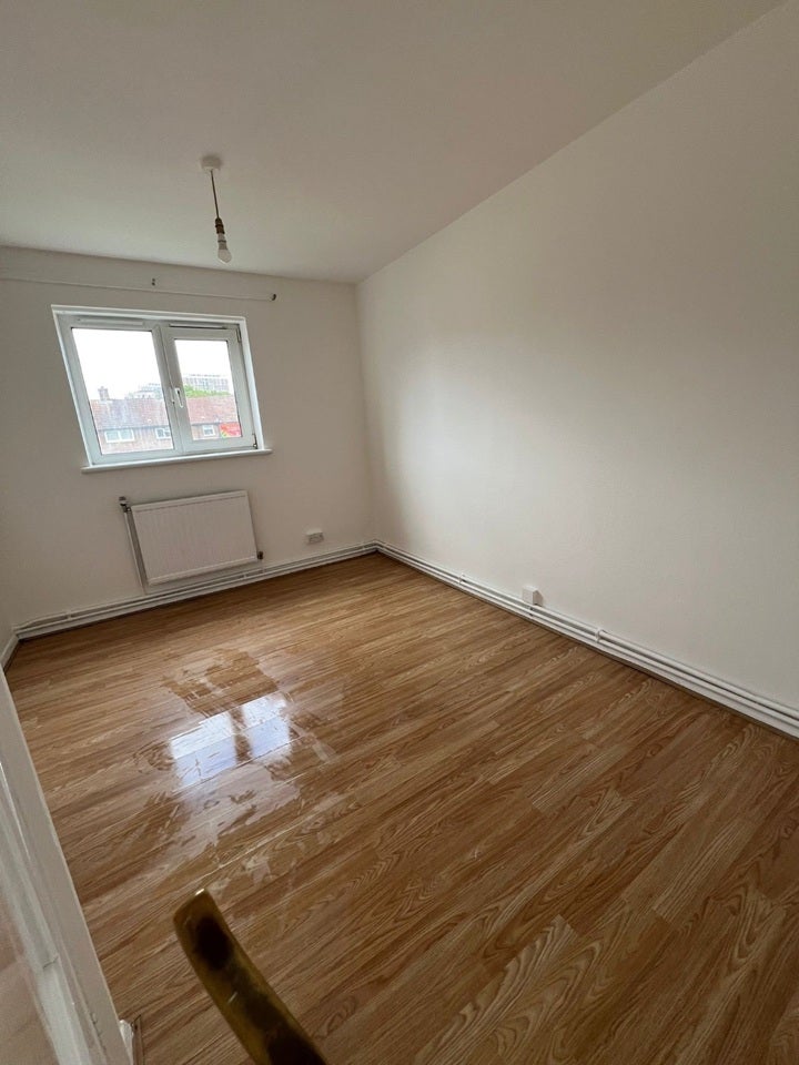 Flat Thorne Close in Greater London