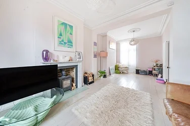 Flat Bousfield Road in Greater London