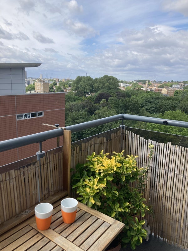 Flat Balmes Road in Greater London