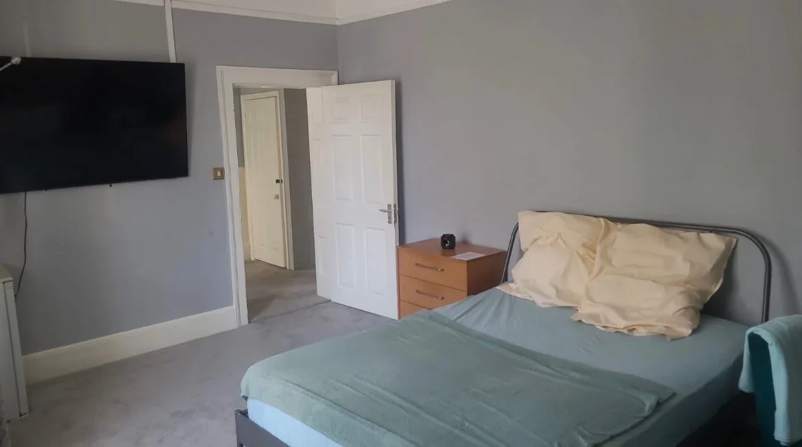 Room Pomeroy Street in Greater London