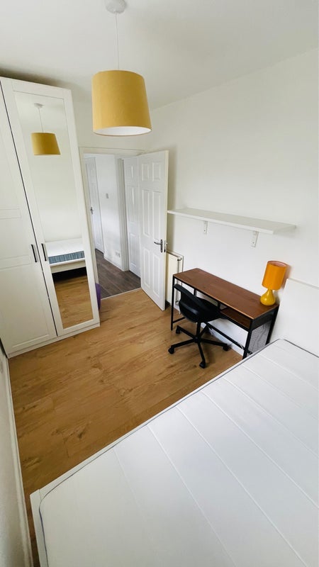 Room Ventnor Road in Bristol