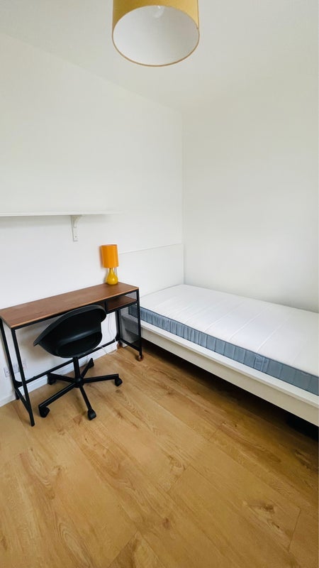 Room Ventnor Road in Bristol