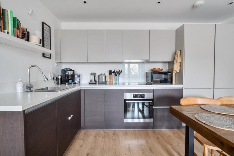 Flat Tewkesbury Road in Greater London