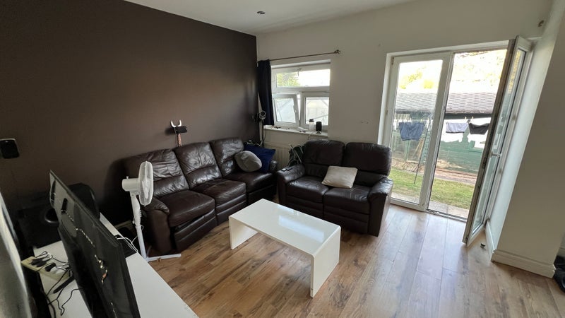 Room Taylor's Green in Greater London