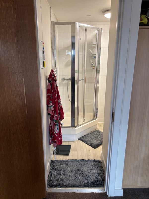 Room Cambridge Heath Road in Greater London