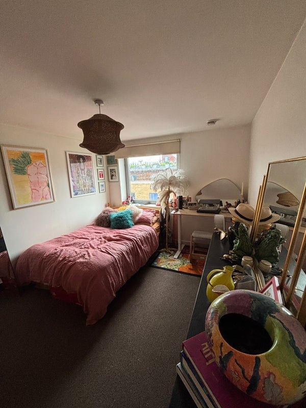 Room Cambridge Heath Road in Greater London