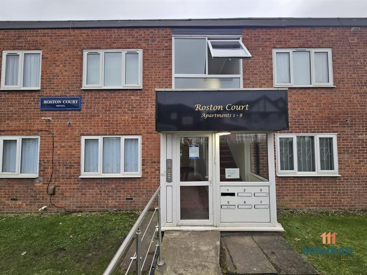 Flat Roston Road in Salford
