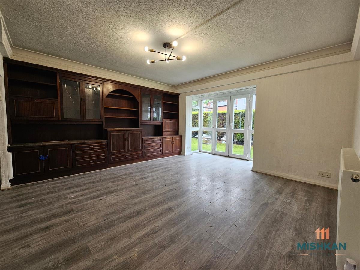 Flat Roston Road in Salford