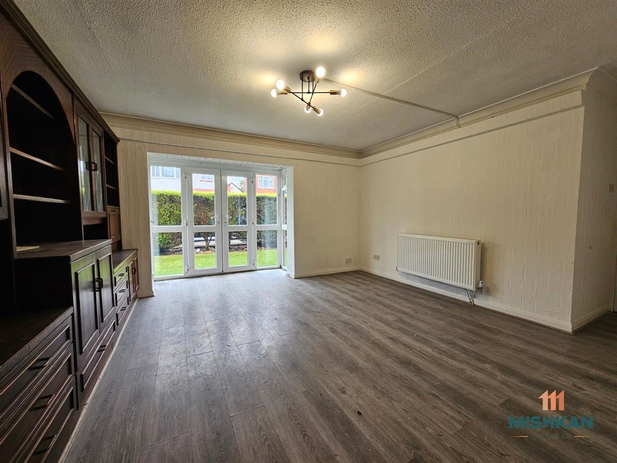 Flat Roston Road in Salford