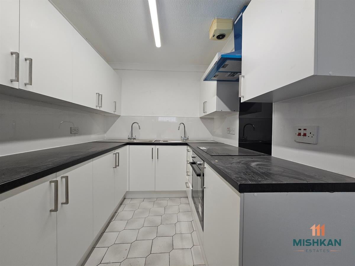 Flat Roston Road in Salford
