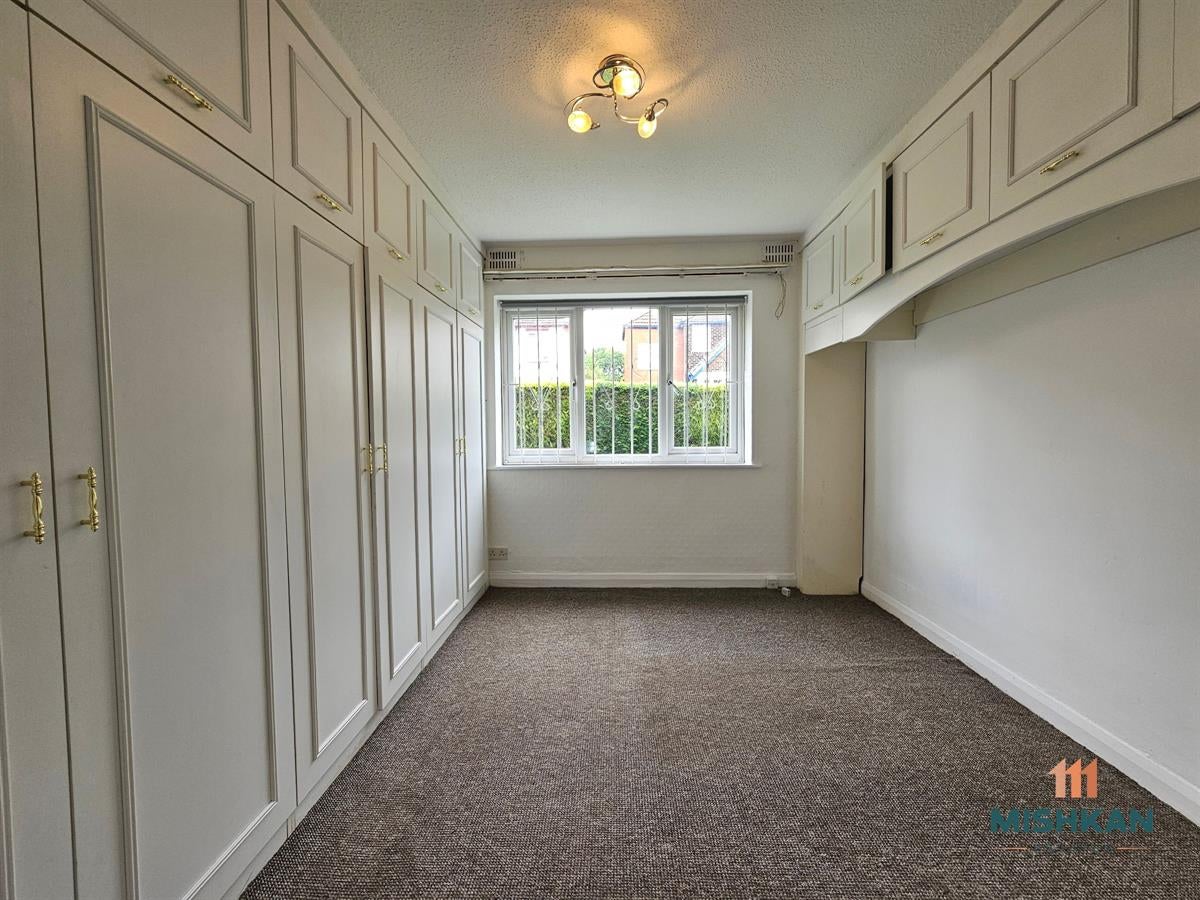 Flat Roston Road in Salford