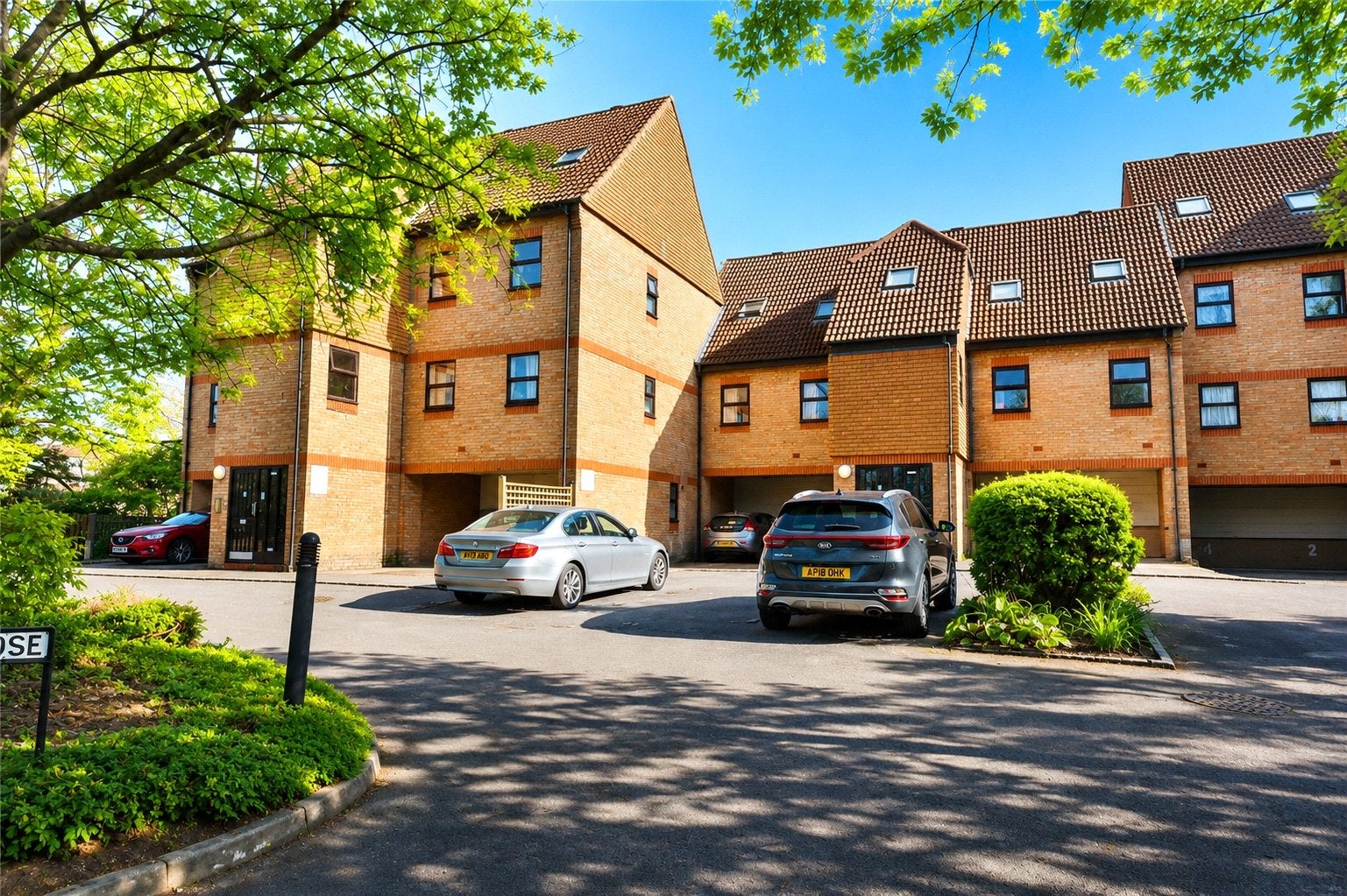Flat Carmel Close in Woking