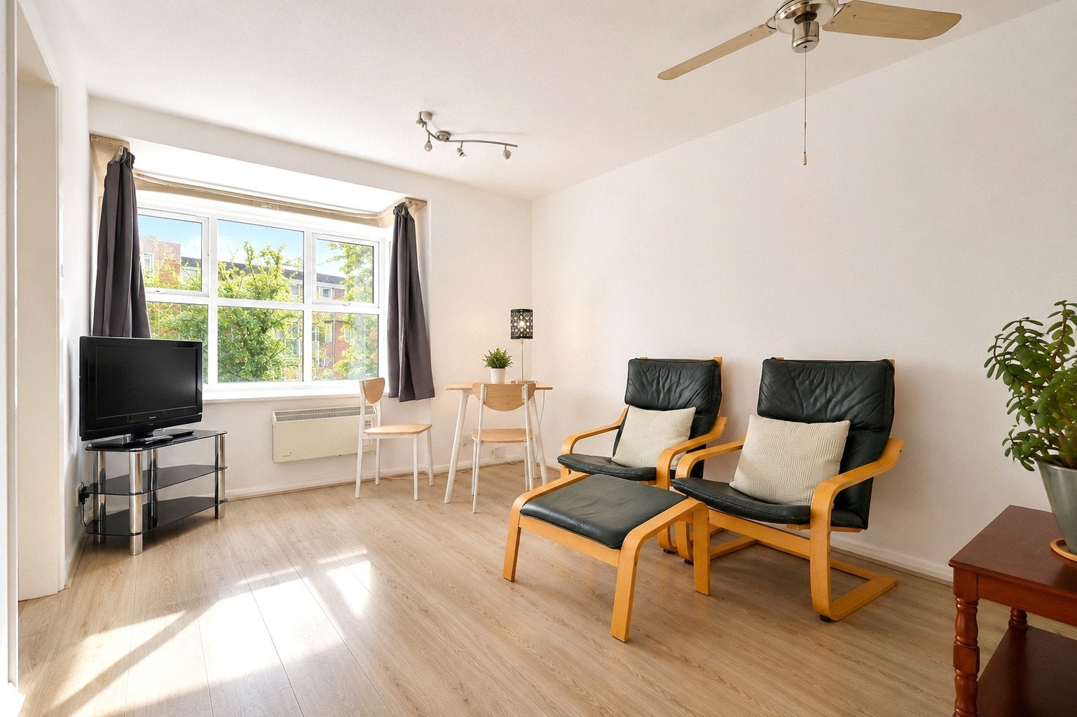 Flat Carmel Close in Woking