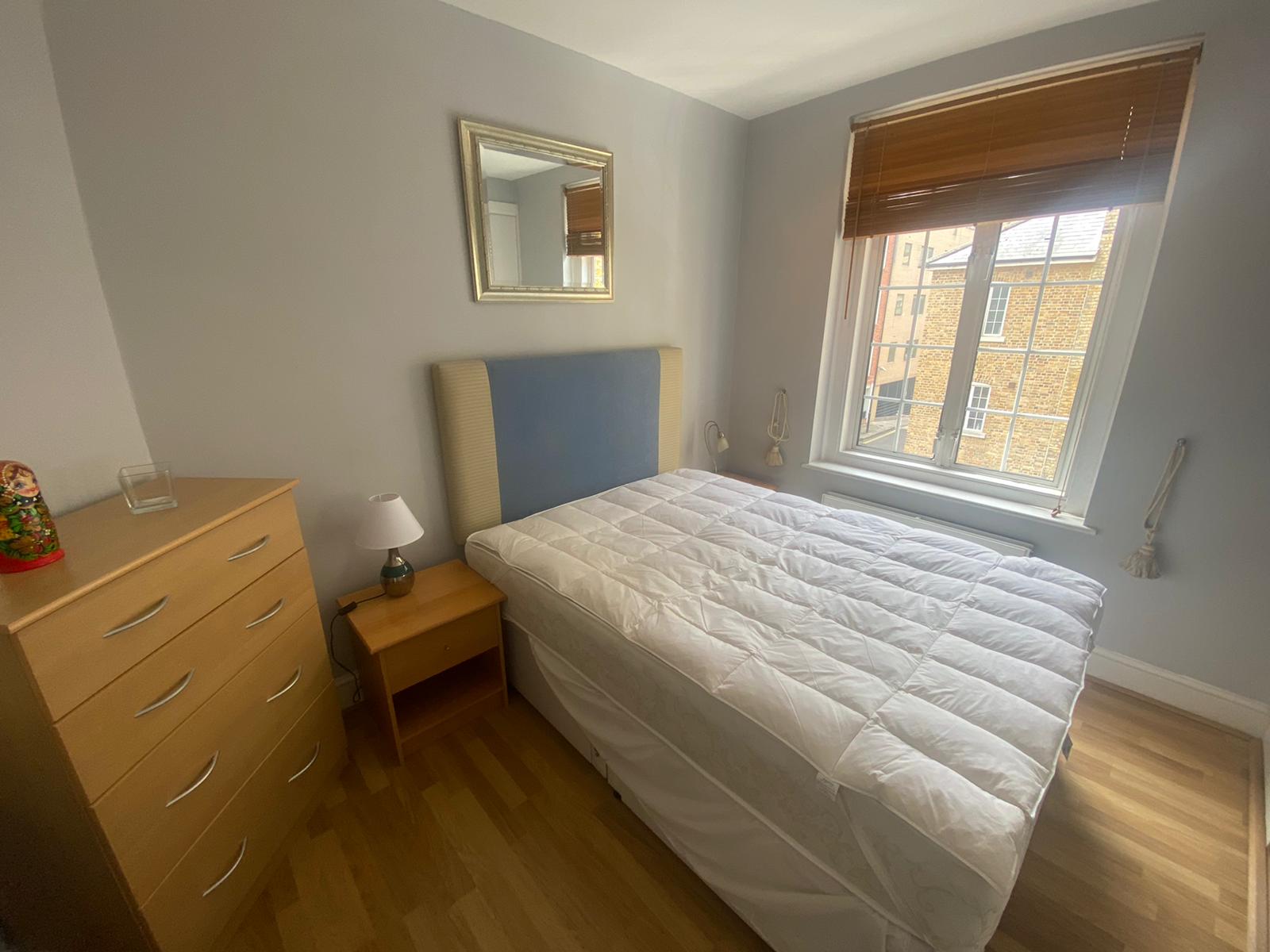 Flat Sutton Court Road in Greater London