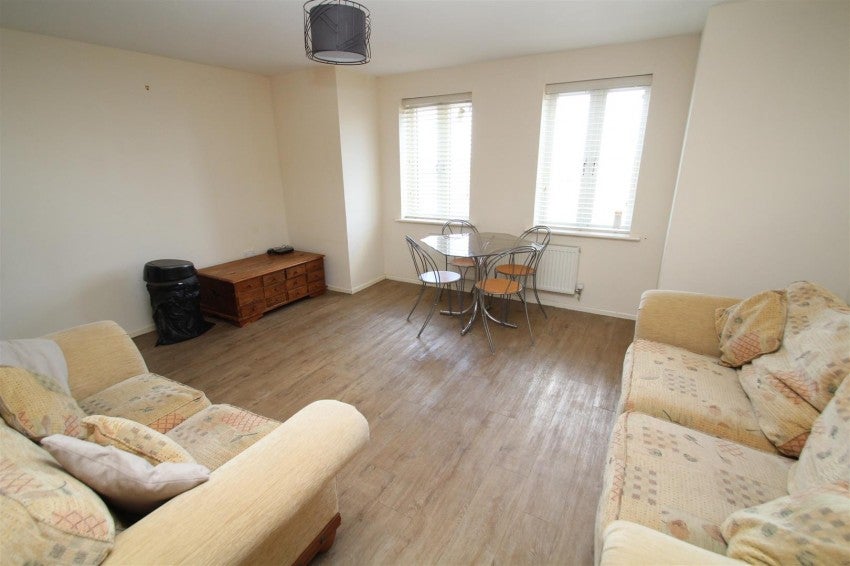 Flat Dixon Street in Swindon