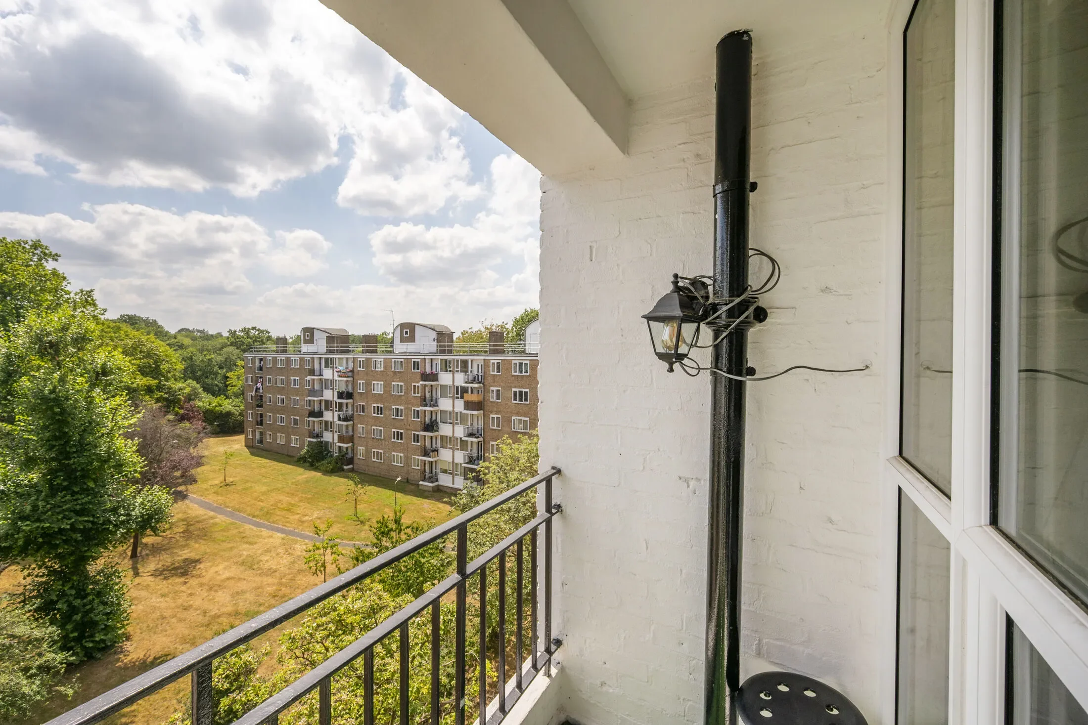 Flat Innes Gardens in Greater London