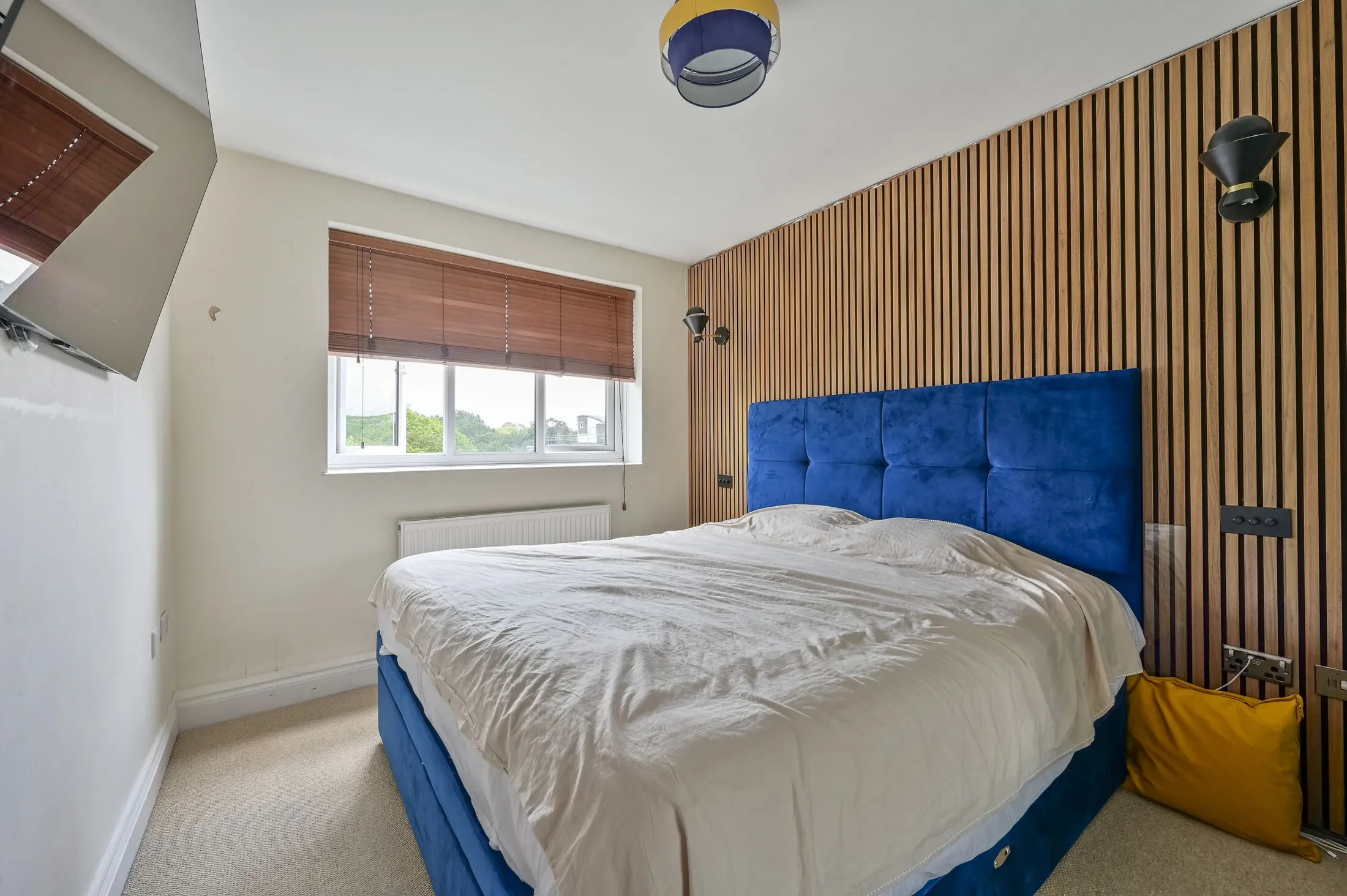 Flat Innes Gardens in Greater London