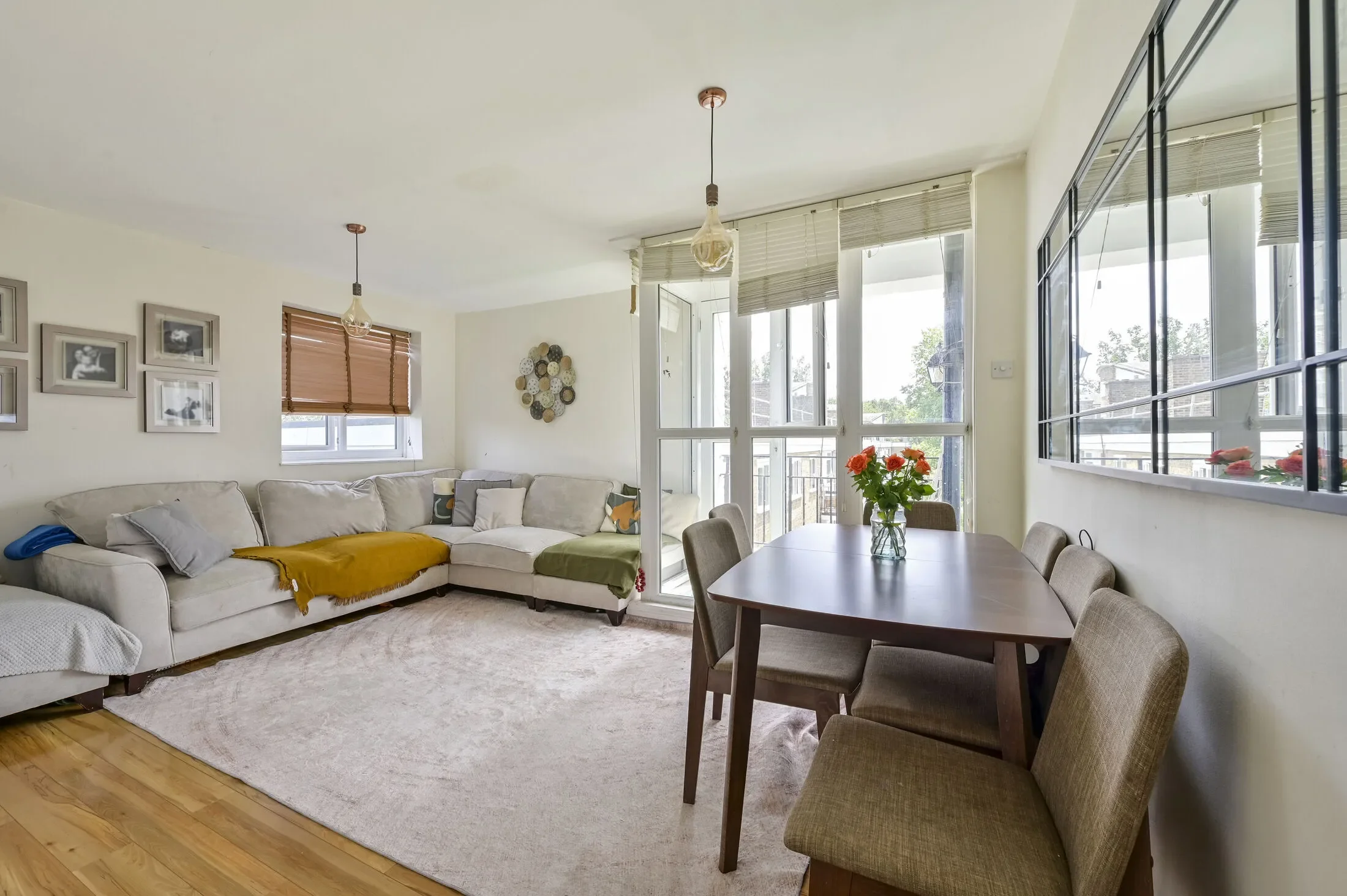 Flat Innes Gardens in Greater London