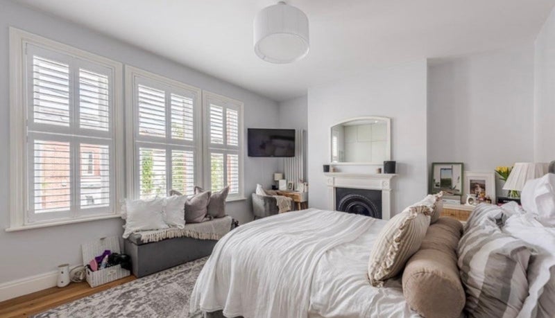 Room Rozel Road in Greater London