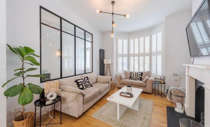 Room Rozel Road in Greater London