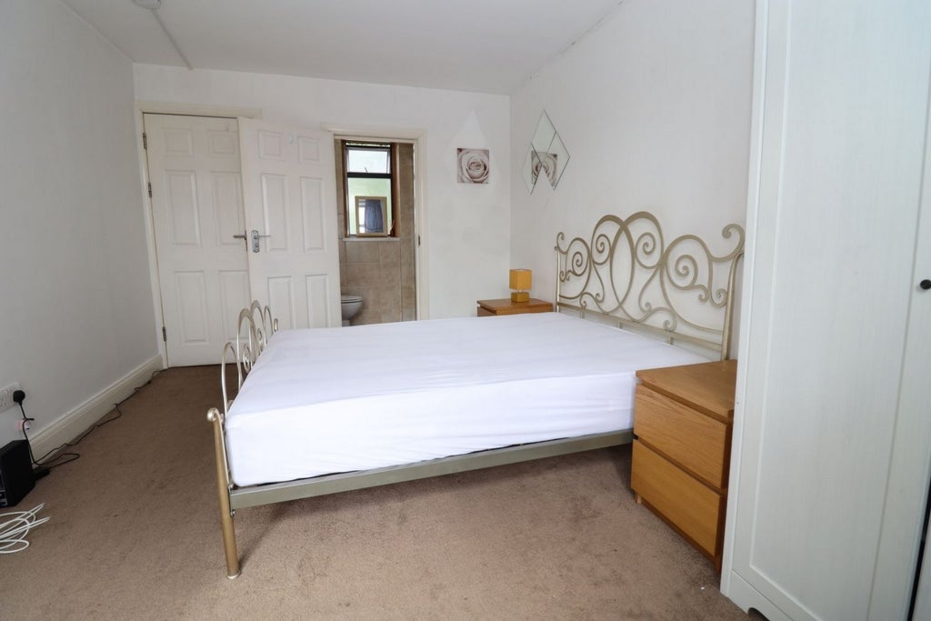 Room Globe Road in Greater London