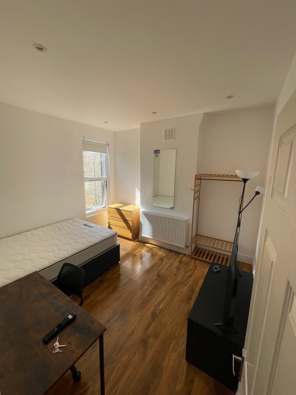 Room Brockley Rise in Greater London