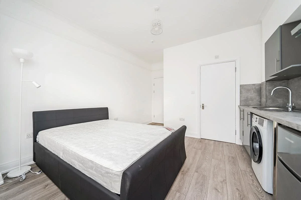 Room Mayfield Road in Greater London