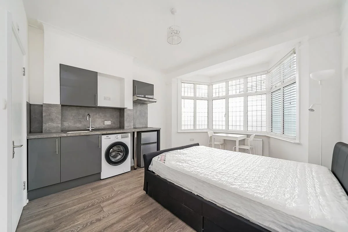 Room Mayfield Road in Greater London