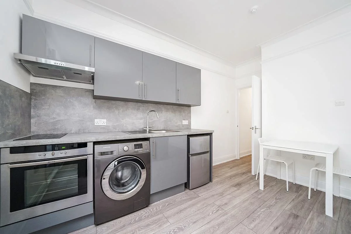Room Mayfield Road in Greater London