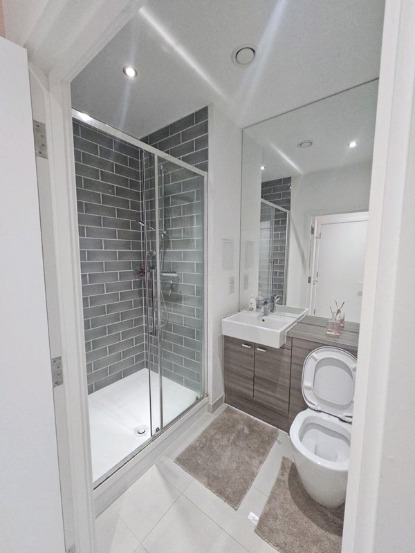 Room Frobisher Yard in Greater London