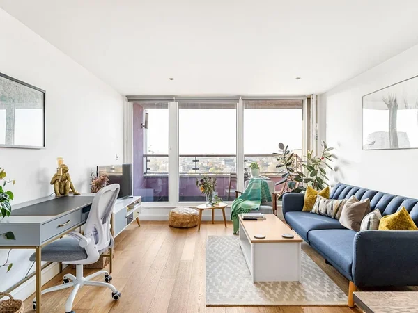 Flat Rainhill Way in London
