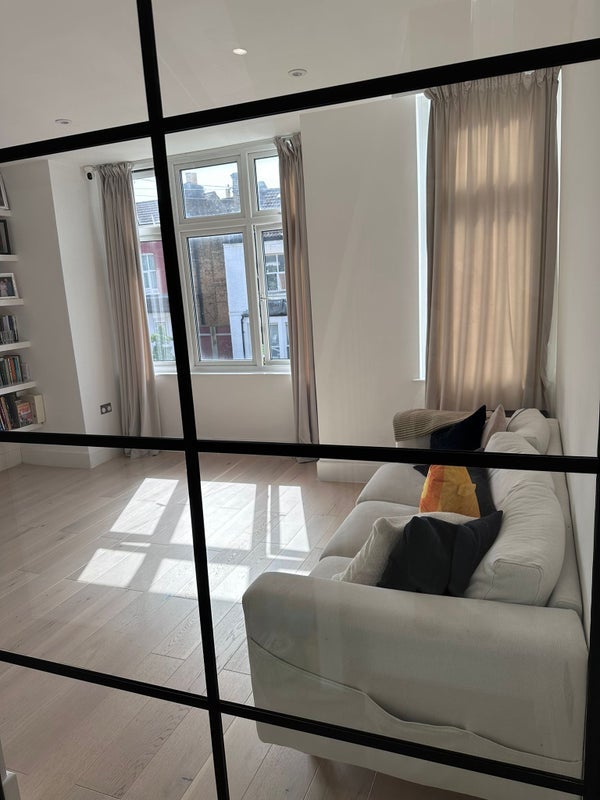 Room Pellatt Road in Greater London