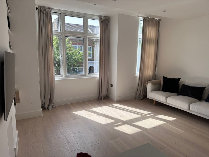 Room Pellatt Road in Greater London