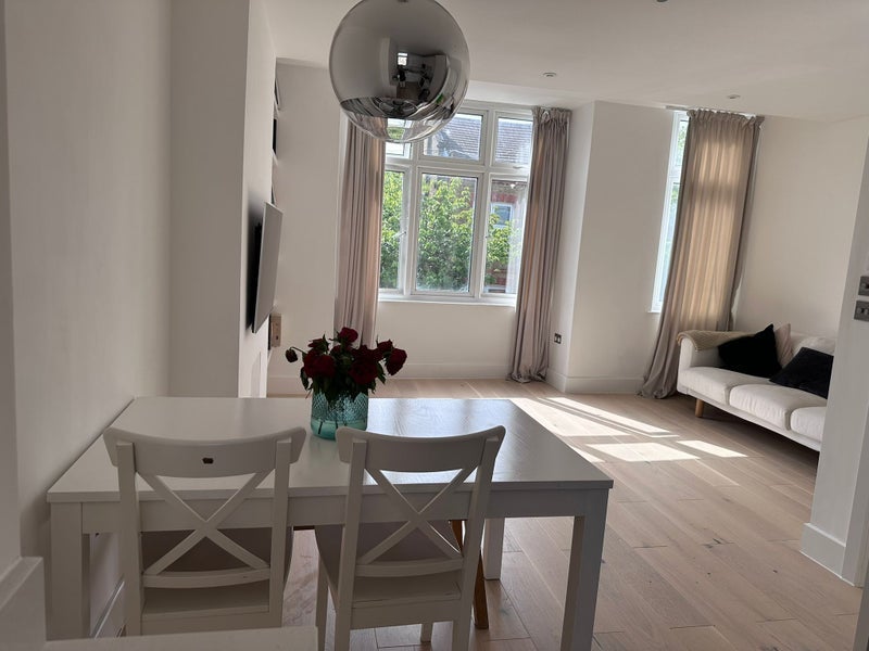 Room Pellatt Road in Greater London