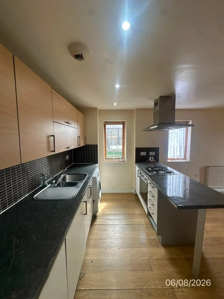Flat Hainault Street in Greater London