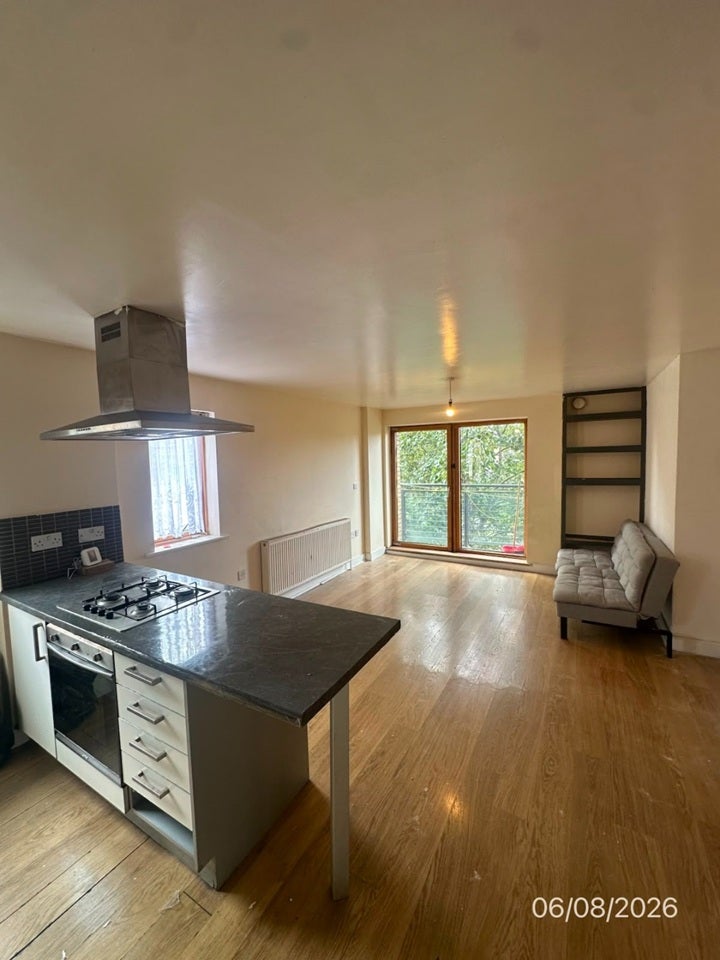 Flat Hainault Street in Greater London