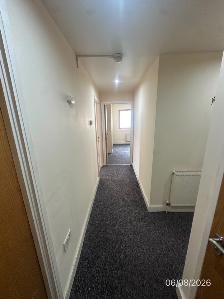 Flat Hainault Street in Greater London