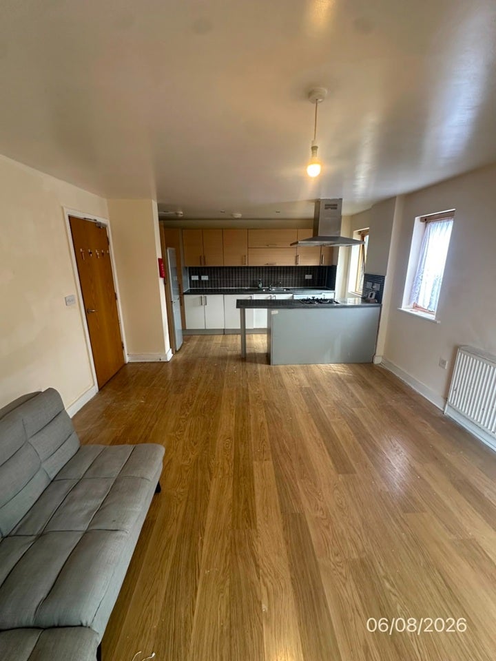 Flat Hainault Street in Greater London