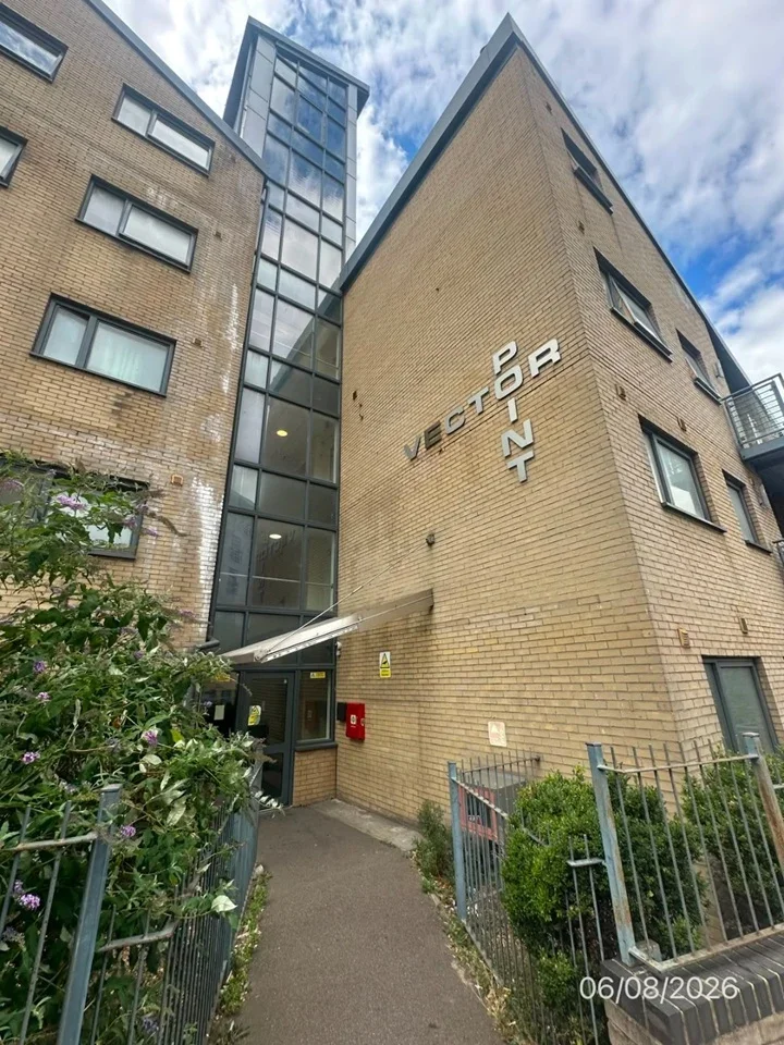 Flat Hainault Street in Greater London