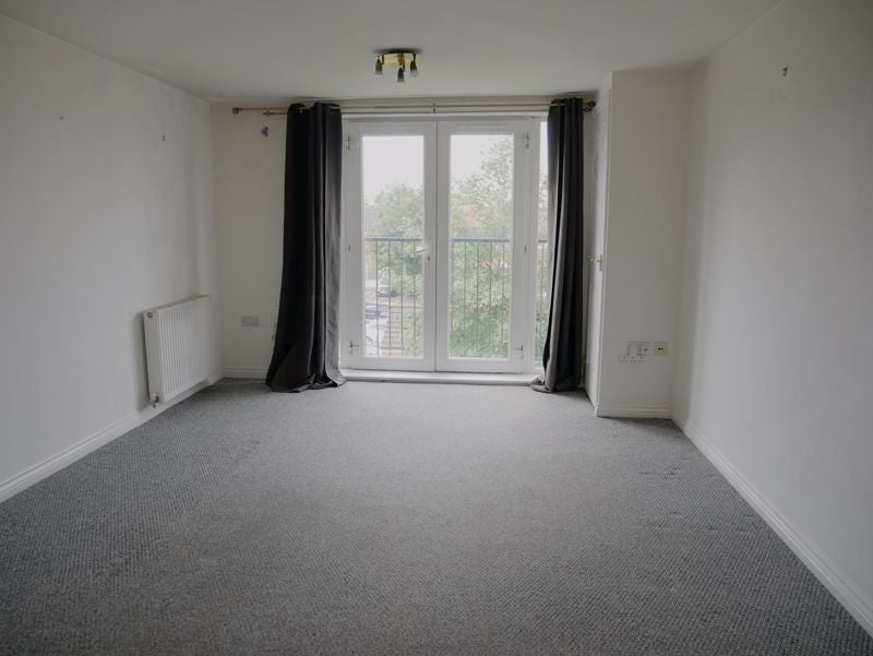 Flat Sandycroft Avenue in Manchester
