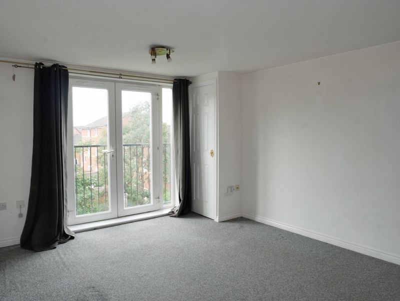 Flat Sandycroft Avenue in Manchester