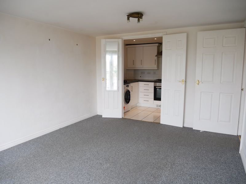 Flat Sandycroft Avenue in Manchester