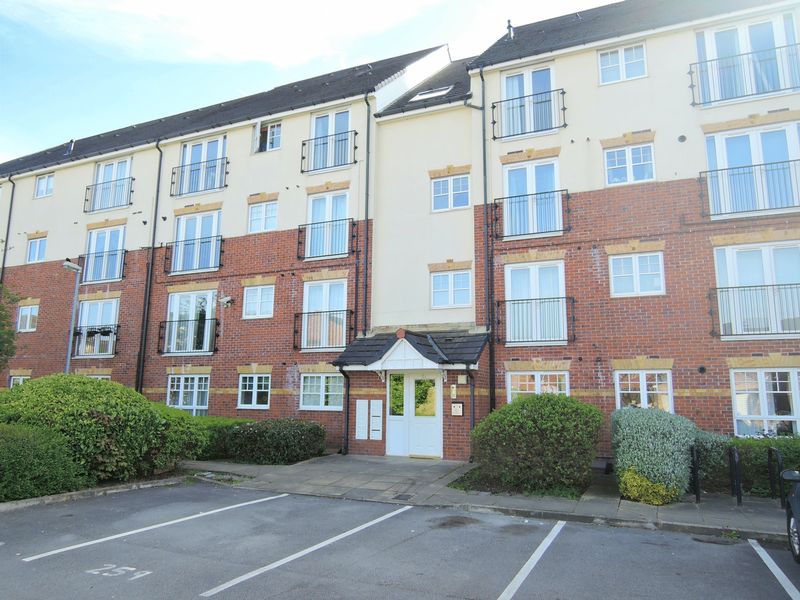 Flat Sandycroft Avenue in Manchester